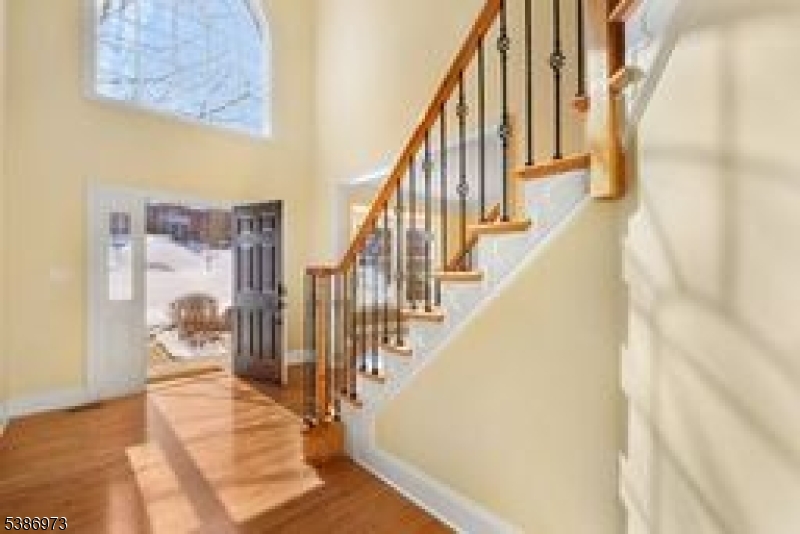 33 Chancellor Way Long Valley, NJ 07853 - Photo 7 of 42