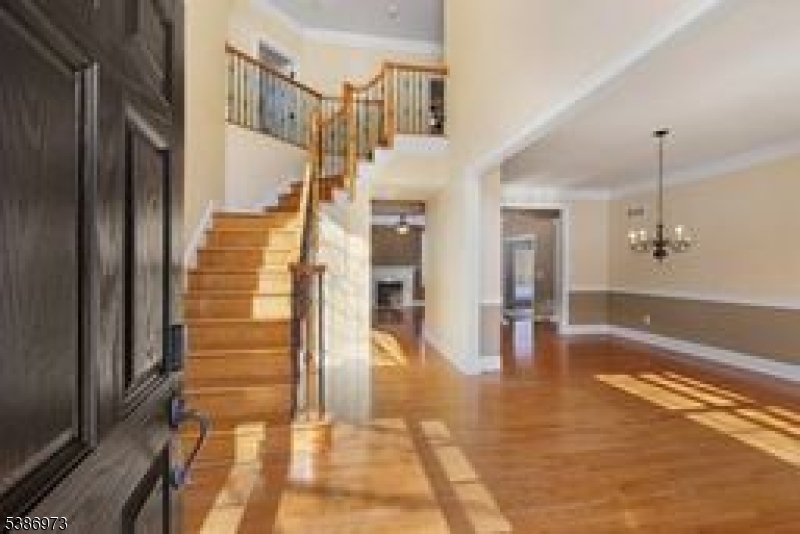 33 Chancellor Way Long Valley, NJ 07853 - Photo 8 of 42