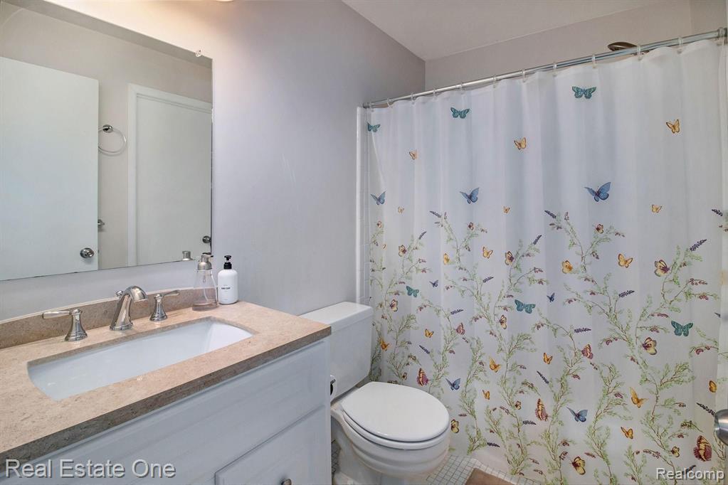 1296 Barneswood Lane Rochester Hills, MI 48306 - Photo 20 of 32