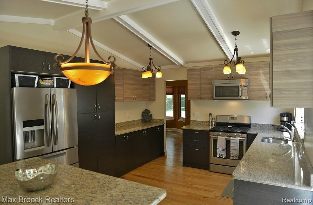 508 Rolling Green Circle Rochester Hills, MI 48309 - Photo 3 of 28 Gallery Image 3