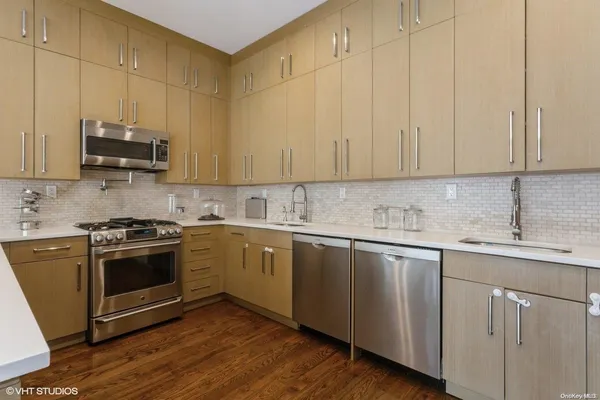 $3,850,000 | 260 Central Avenue, Unit 430, Lawrence, NY 11559