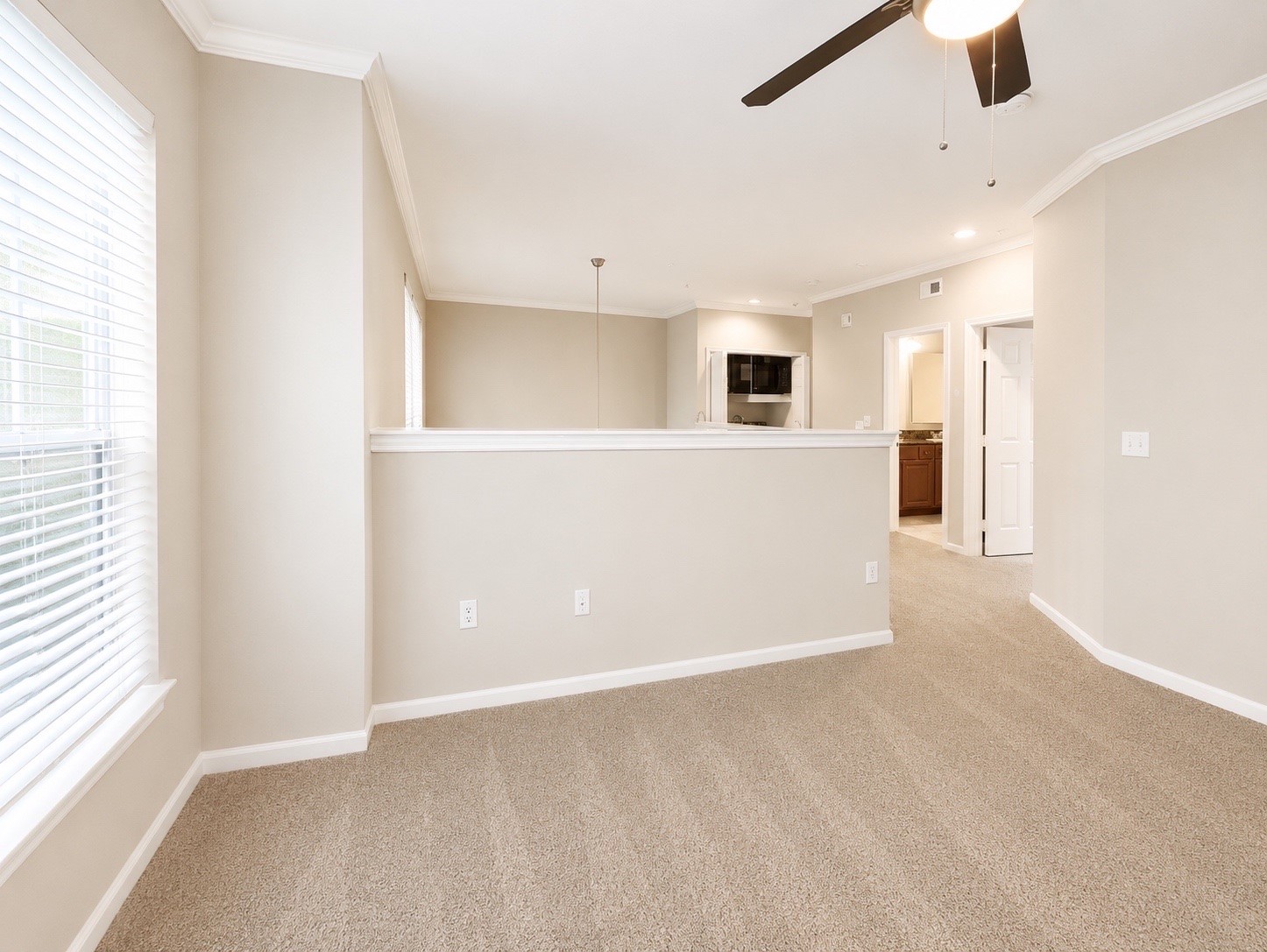 702 Hadley Street, Unit 321 Houston, TX 77006 - Photo 11 of 17 3rd floor loft space.