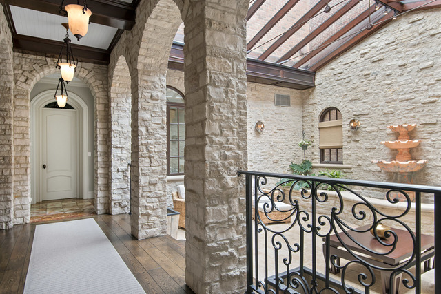1746 West Surf Street Chicago, IL 60657 - Photo 11 of 37 Gallery Image 11