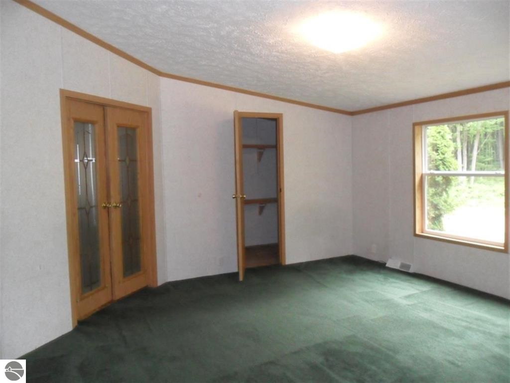 11530 30 3/4 Road Cadillac, MI 49601 - Photo 8 of 12 1793165-7.JPG