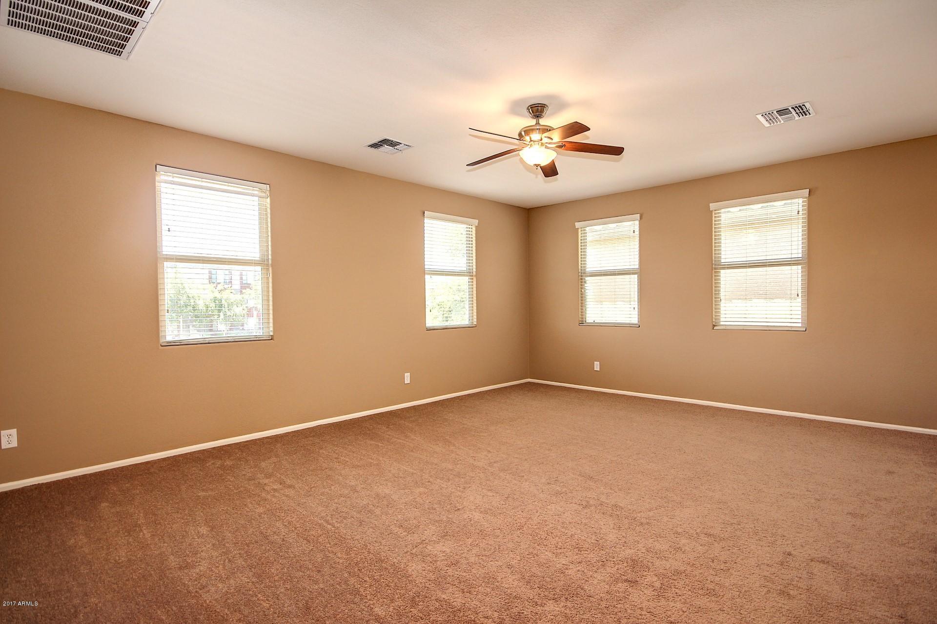 7745 West Giles Road Phoenix, AZ 85035 - Photo 4 of 14 Great room
