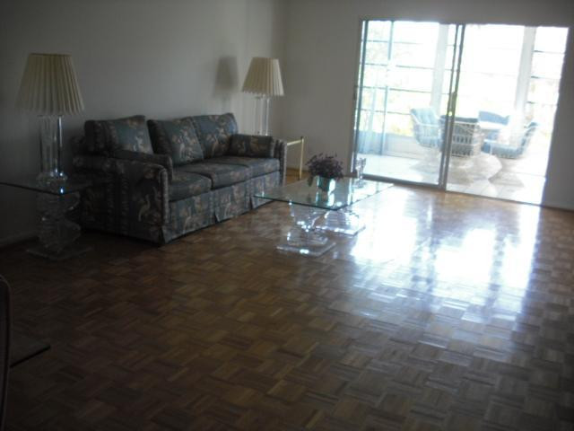 3301 Aruba Way, Unit B2 Coconut Creek, FL 33066 - Photo 4 of 11 Living Room