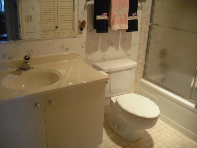 3301 Aruba Way, Unit B2 Coconut Creek, FL 33066 - Photo 10 of 11 Bathroom