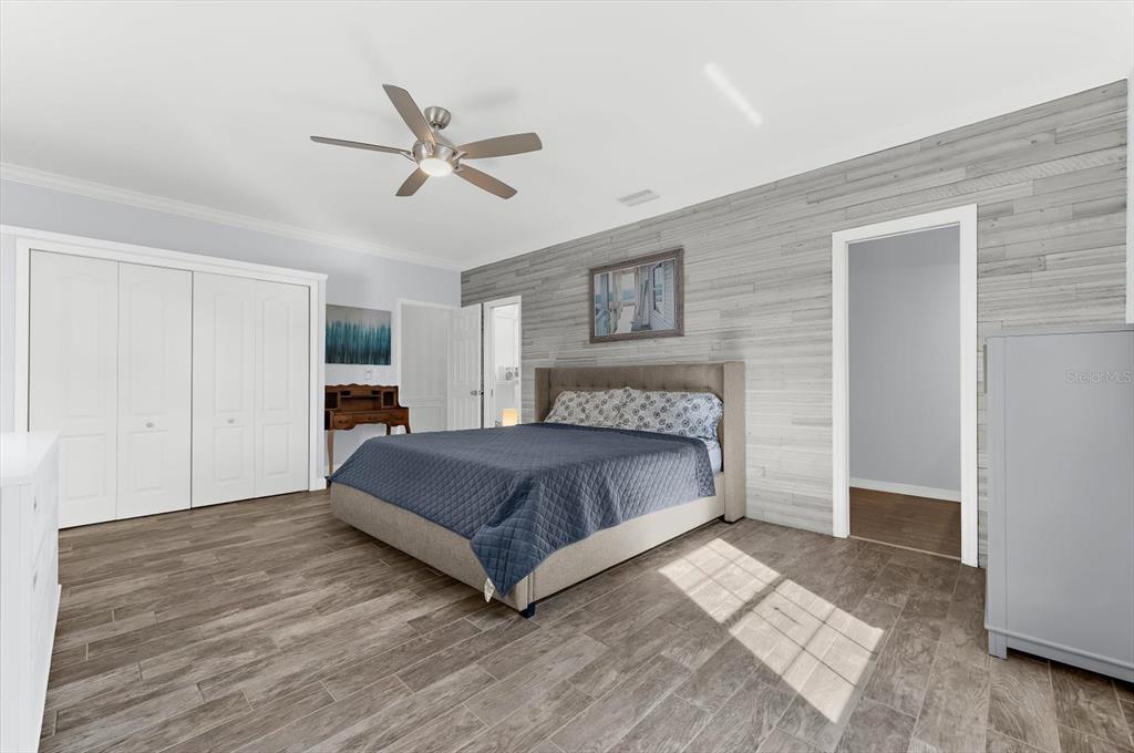 5 Barbados Road, Unit 31 Englewood, FL 34223 - Photo 17 of 40 a spacious bedroom with a bed and a ceiling fan