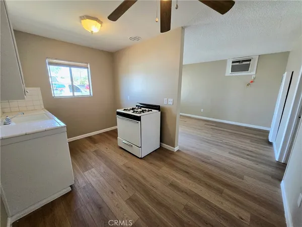 $1,200 | 961 West Kimball Avenue, Hemet, CA 92543