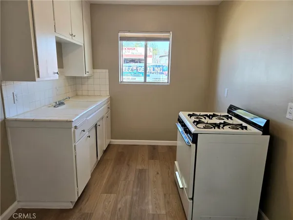 $1,200 | 961 West Kimball Avenue, Hemet, CA 92543