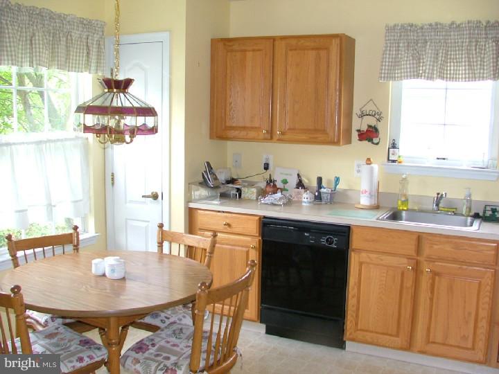 55 Maple Leaf Circle Sewell, NJ 08080 - Photo 2 of 23 Kitchen