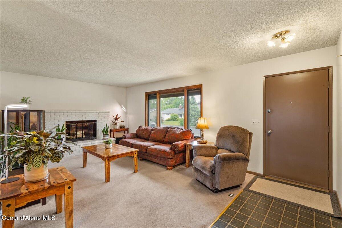 9675 North Valley Way Hayden, ID 83835 - Photo 6 of 50 07-Living Room