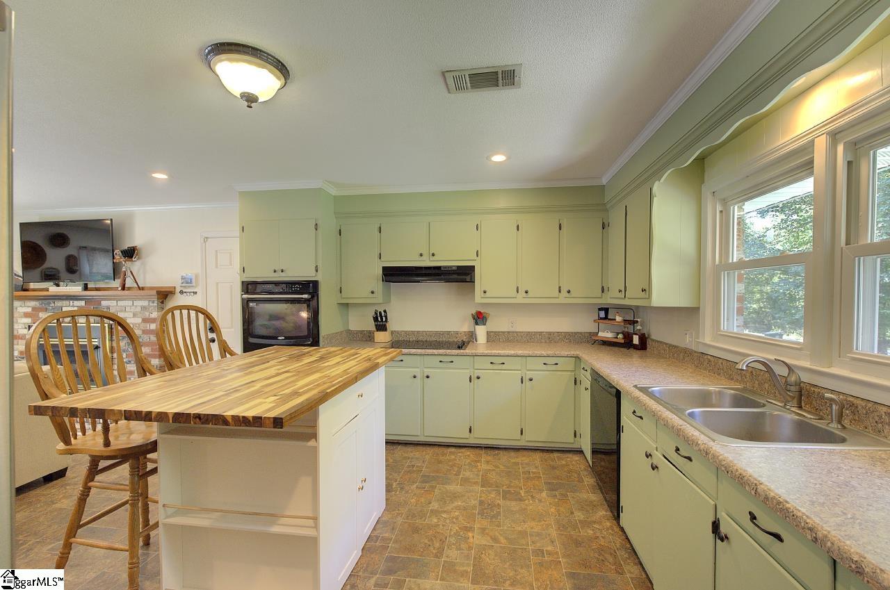303 Mill St Extension Williamston, SC 29697 - Photo 13 of 29