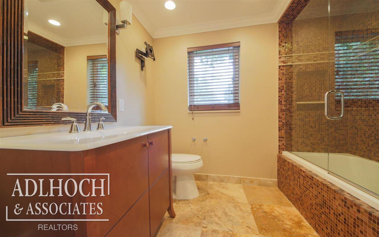 286 Fisher Road Grosse Pointe, MI 48230 - Photo 16 of 29 31300939-15.JPG