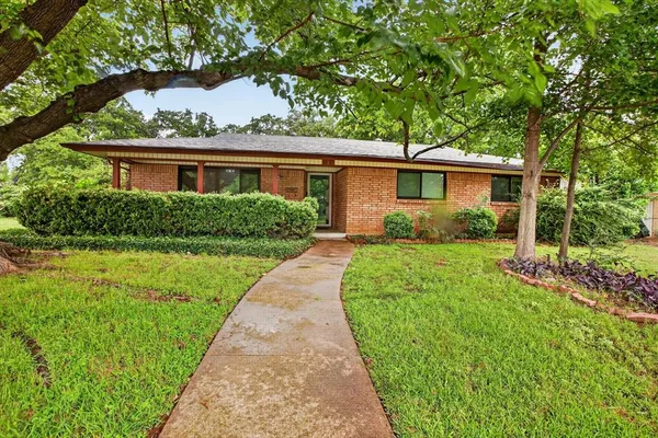 $260,000 | 628 West Redbud Drive, Hurst, TX 76053
