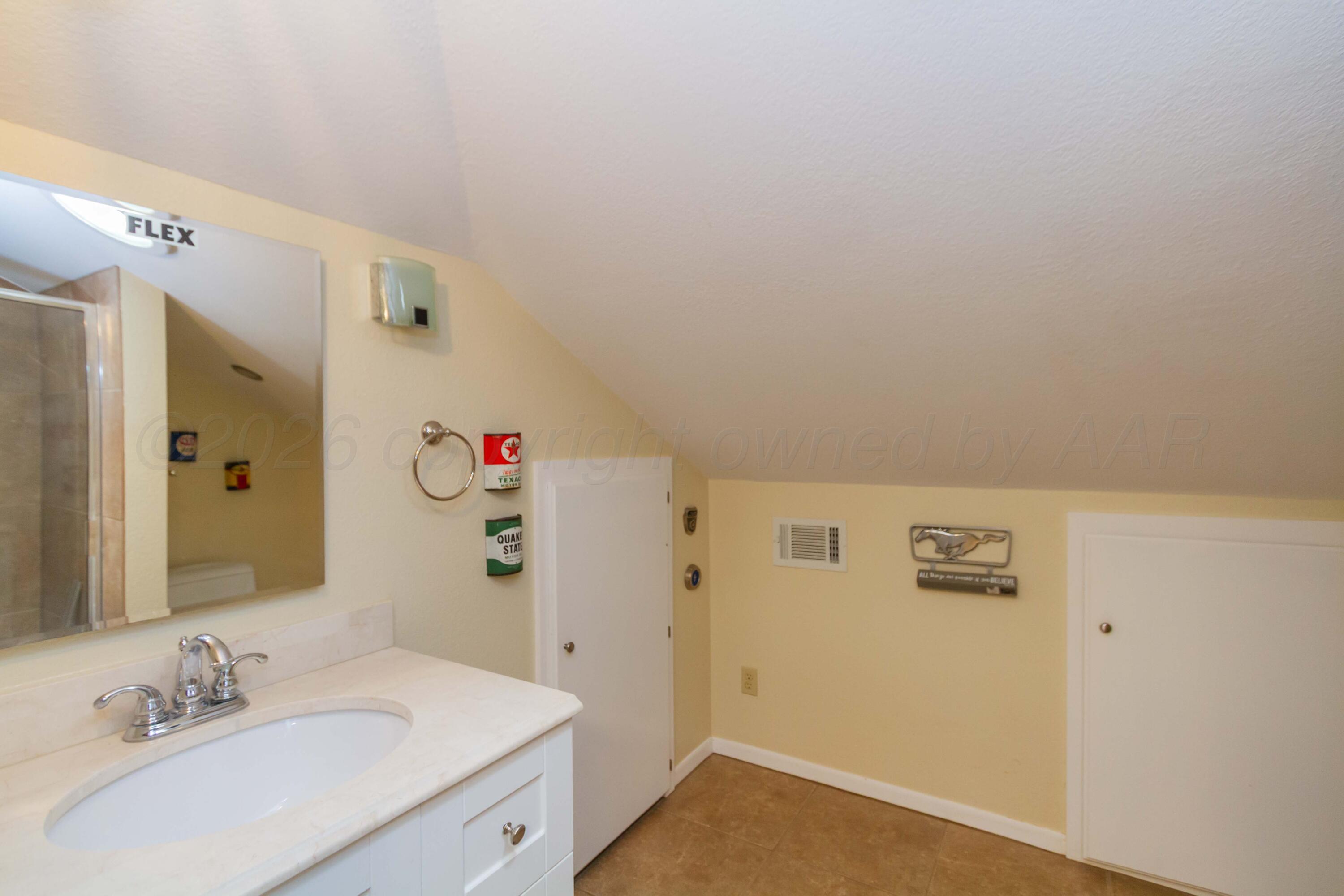 6114 Dreyfuss Road Amarillo, TX 79106 - Photo 38 of 50 BATHROOM 3