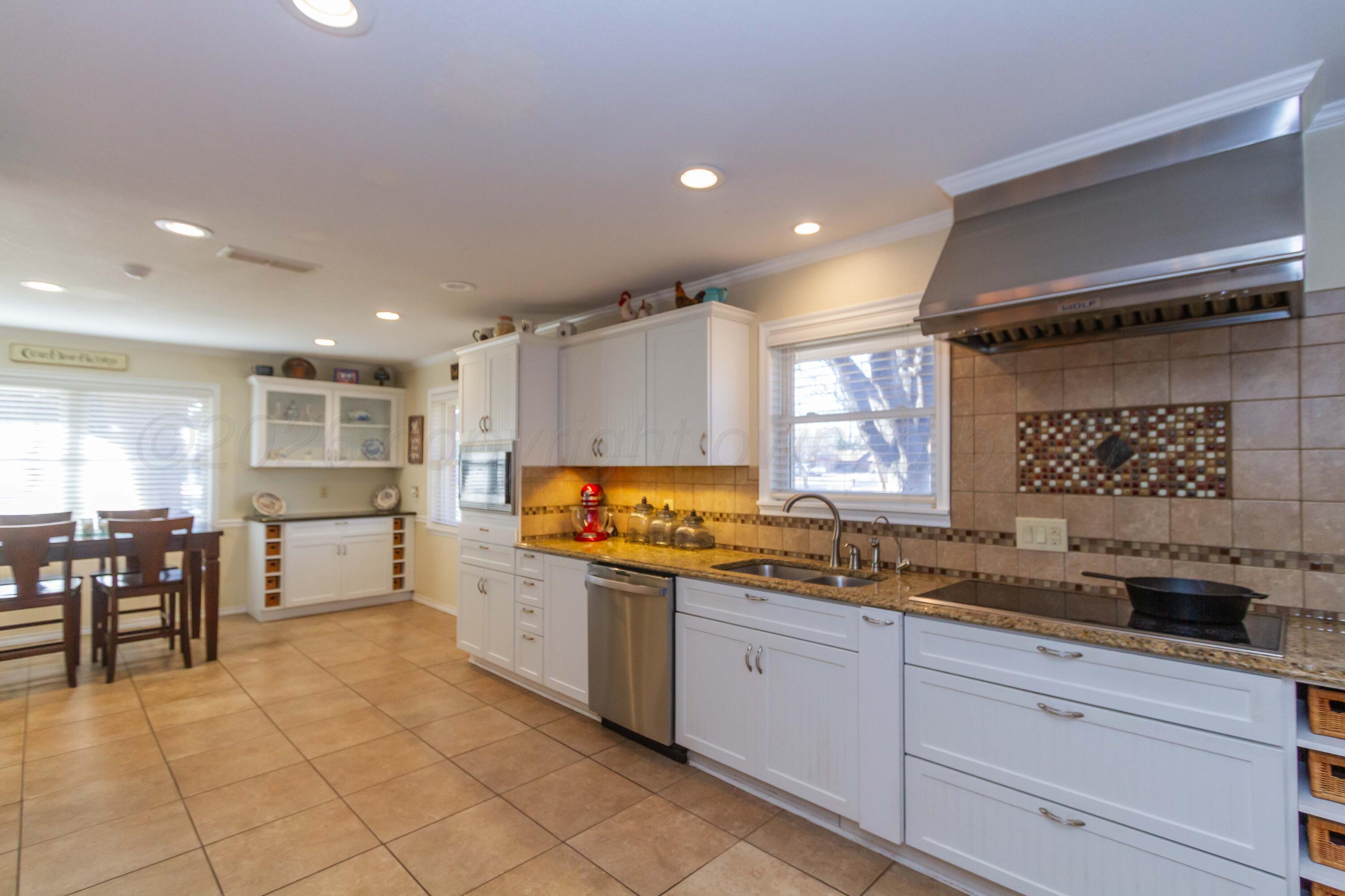 6114 Dreyfuss Road Amarillo, TX 79106 - Photo 7 of 50 KITCHEN