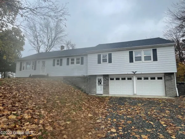 $1,500 | 154 Weatherwax Road, Unit 1, Poestenkill, NY 12140