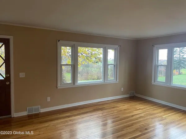 $1,500 | 154 Weatherwax Road, Unit 1, Poestenkill, NY 12140