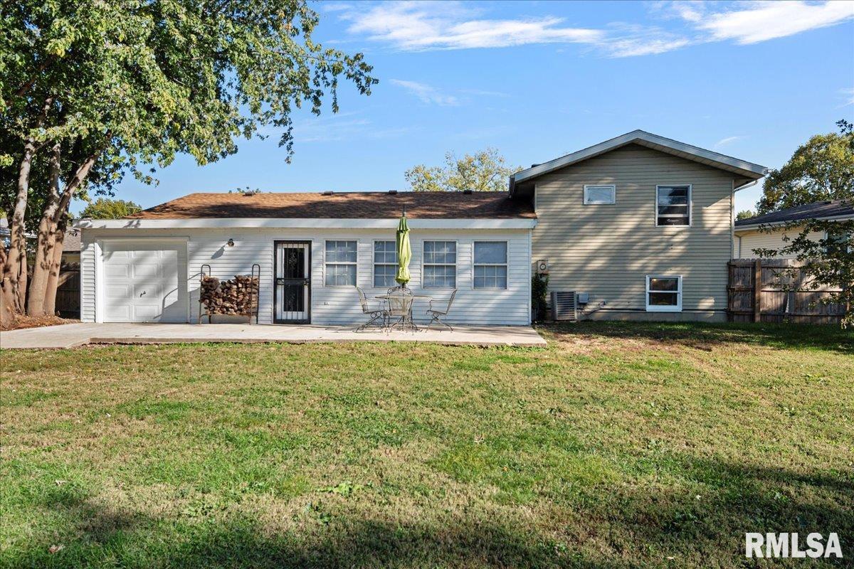 2401 Delaware Drive Springfield, IL 62702 - Photo 40 of 43