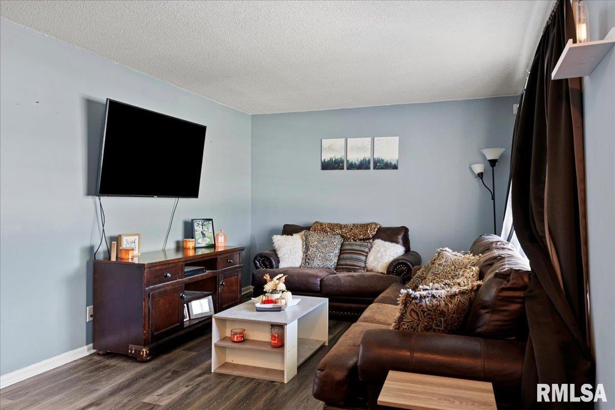 2401 Delaware Drive Springfield, IL 62702 - Photo 5 of 43