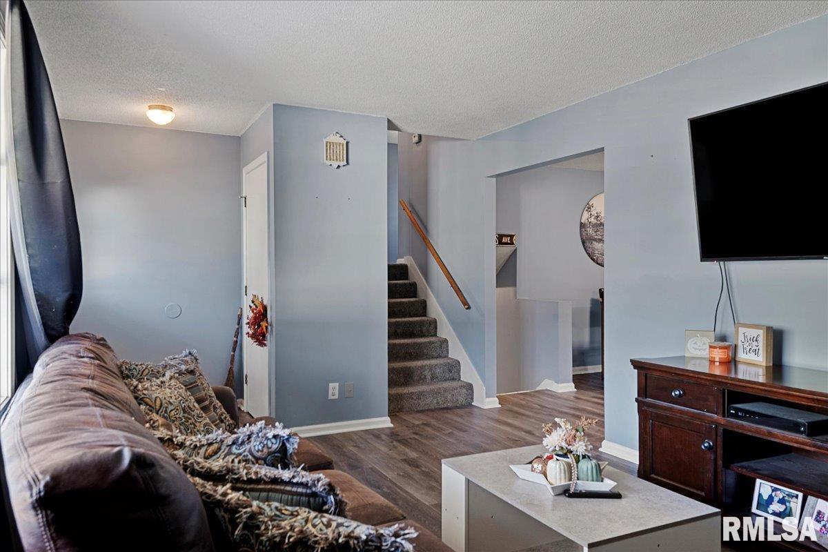 2401 Delaware Drive Springfield, IL 62702 - Photo 8 of 43