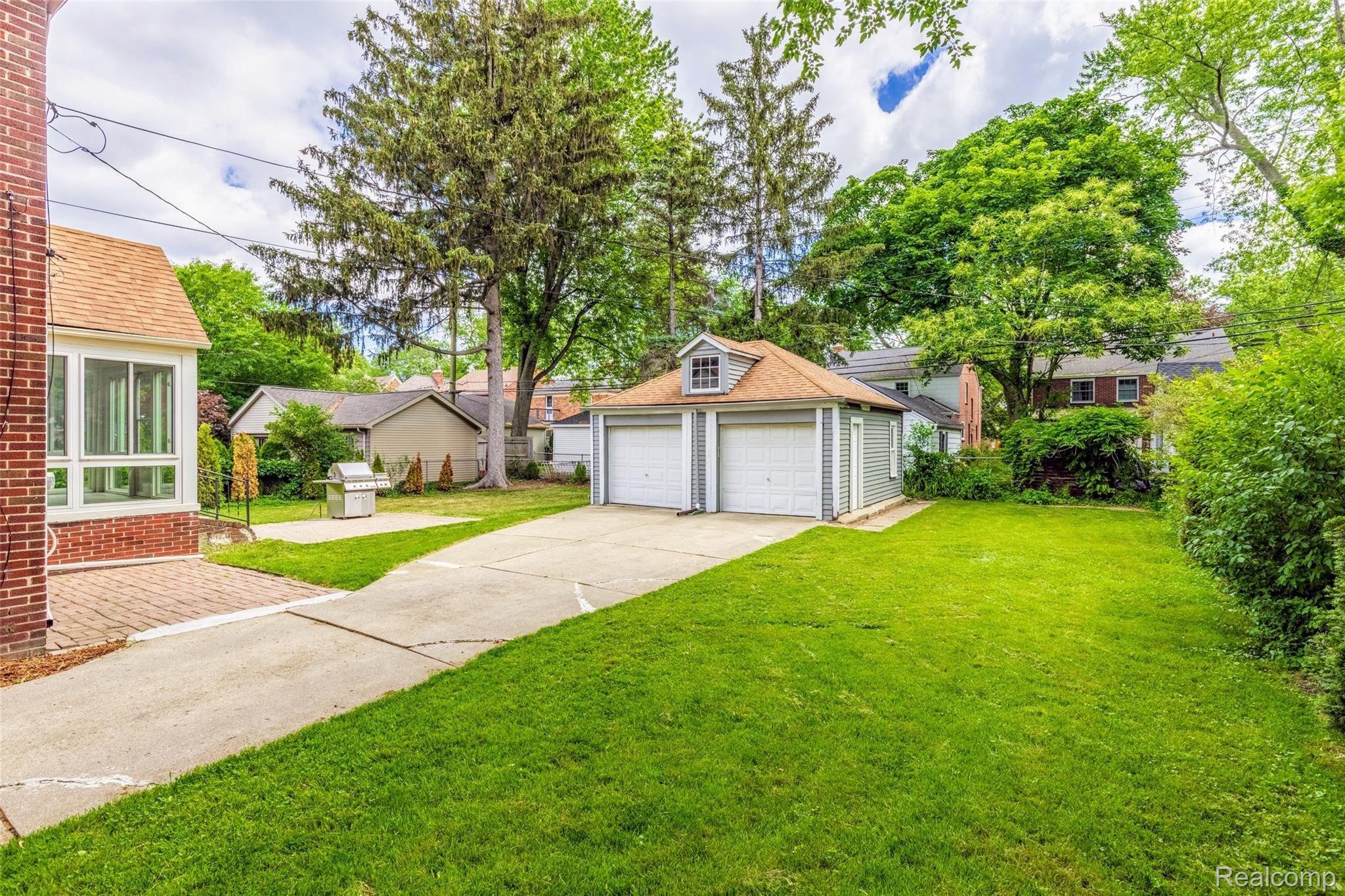214 Fisher Road Grosse Pointe, MI 48230 - Photo 29 of 44 214 Fisher Rd-27.jpg
