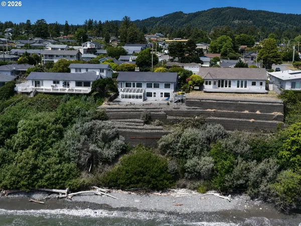 $1,190,000 | 423 Buena Vista Loop, Brookings, OR 97415
