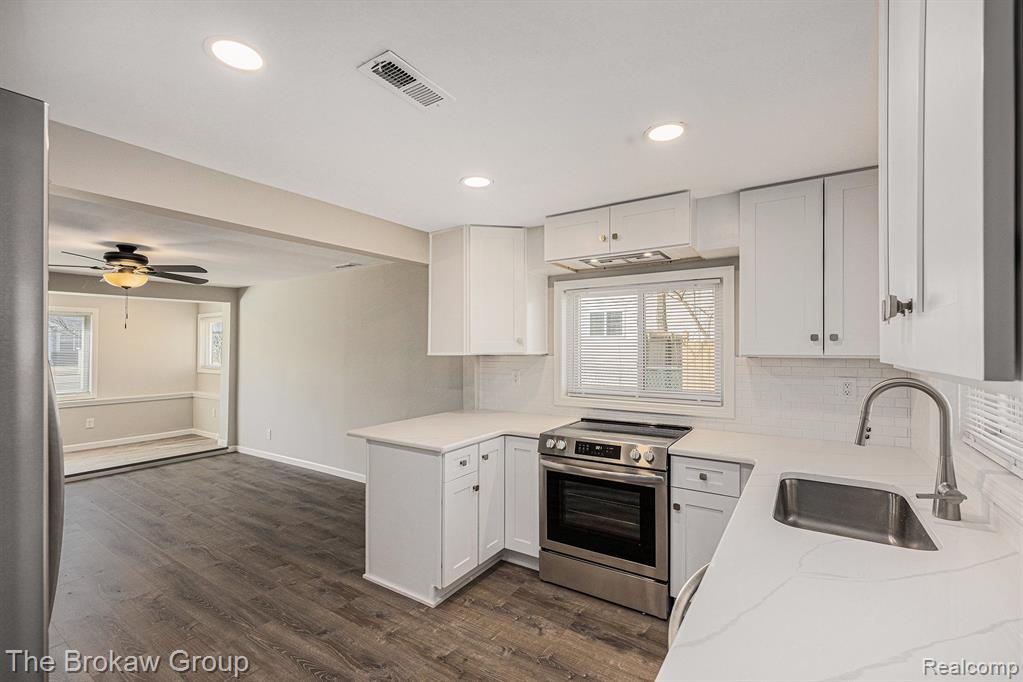 2985 Hessel Avenue Rochester Hills, MI 48307 - Photo 12 of 20