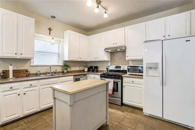 $1,800 | 22016 Leonard Street, Abita Springs, LA 70420