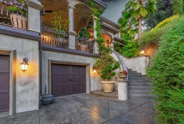 a picture of a building