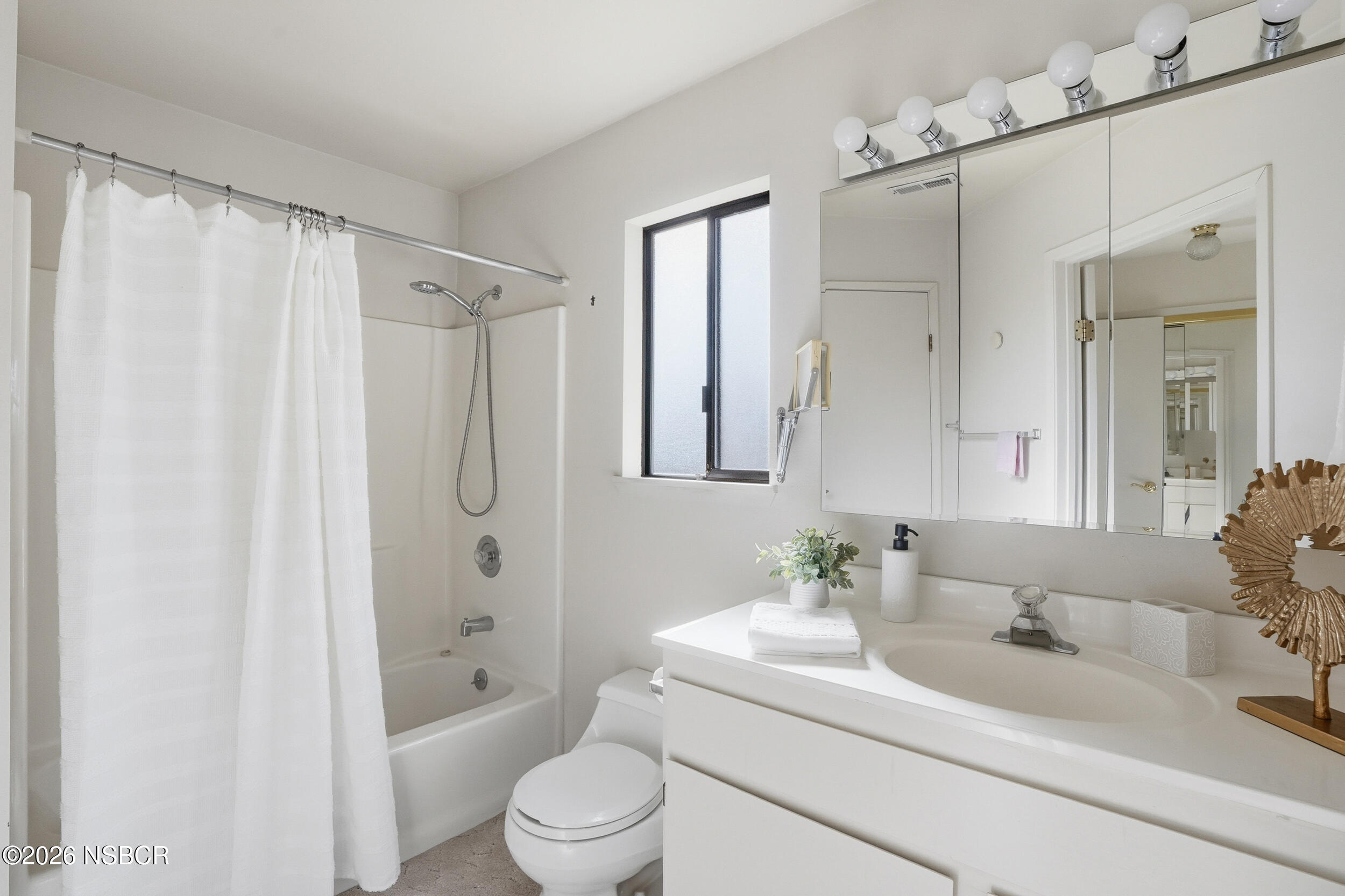 649 Burning Tree Way Lompoc, CA 93436 - Photo 27 of 72 Bathroom 3