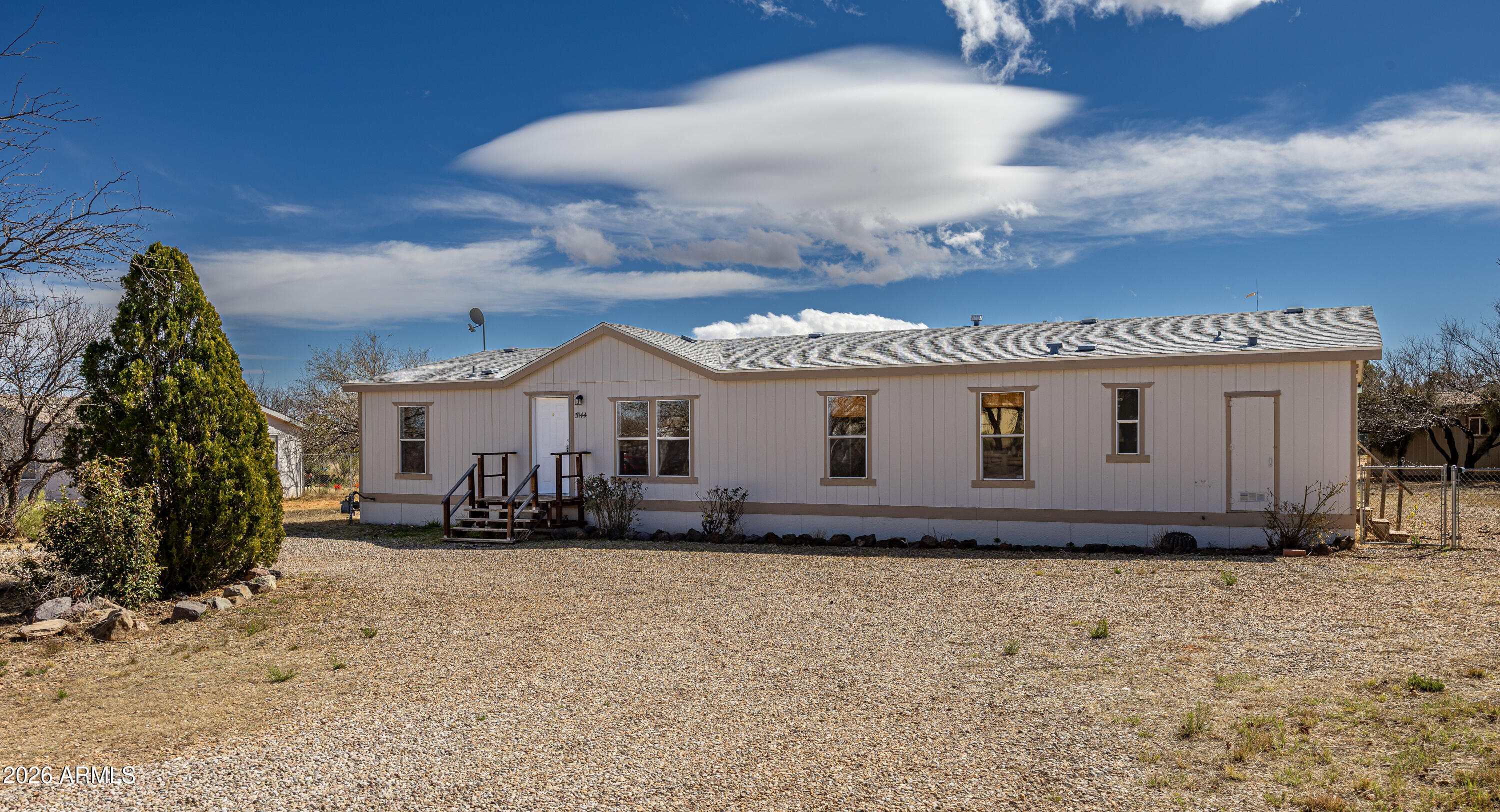 5144 Clearview Road Sierra Vista, AZ 85650 - Photo 4 of 32 a view of a house with a yard