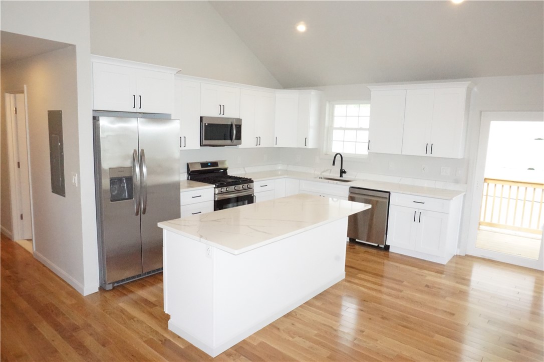178 Highland Street Cranston, RI 02920 - Photo 15 of 34