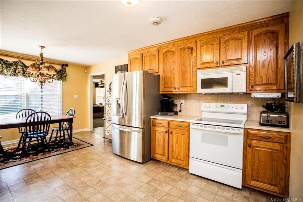 4040 Davis Road Maiden, NC 28650 - Photo 3 of 20 Gallery Image 3