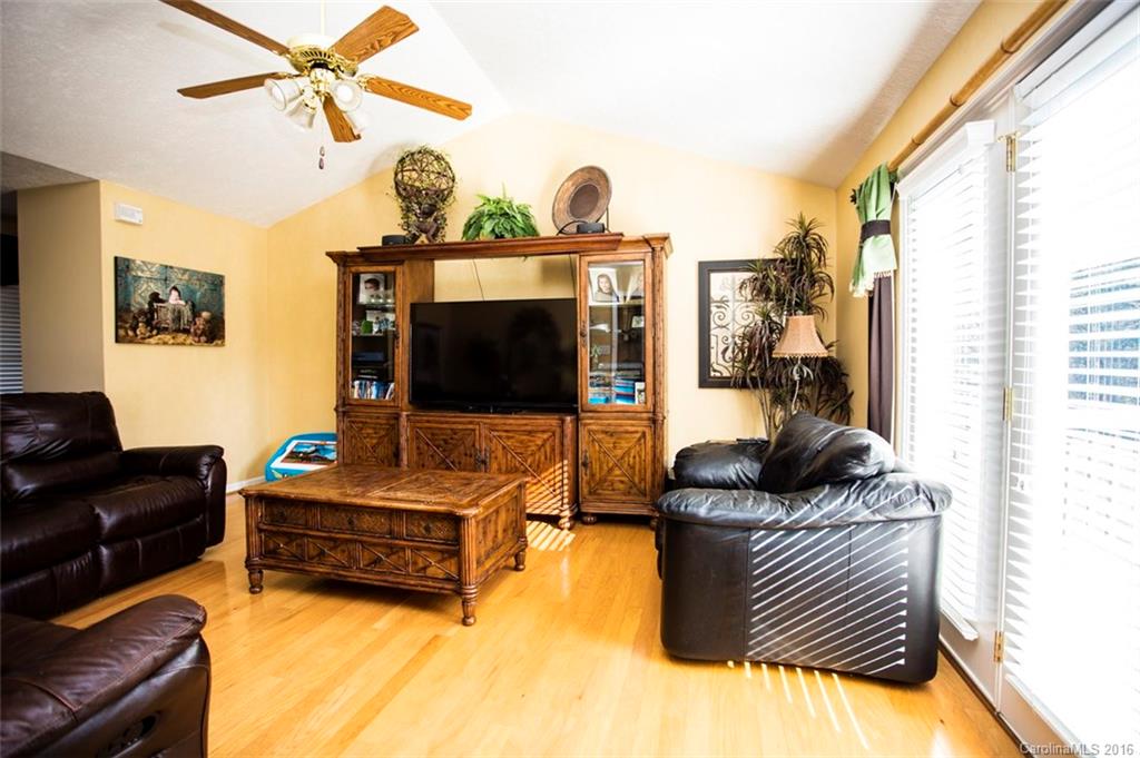 4040 Davis Road Maiden, NC 28650 - Photo 4 of 20 Gallery Image 4