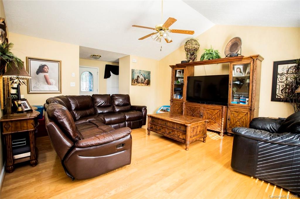 4040 Davis Road Maiden, NC 28650 - Photo 5 of 20 Gallery Image 5