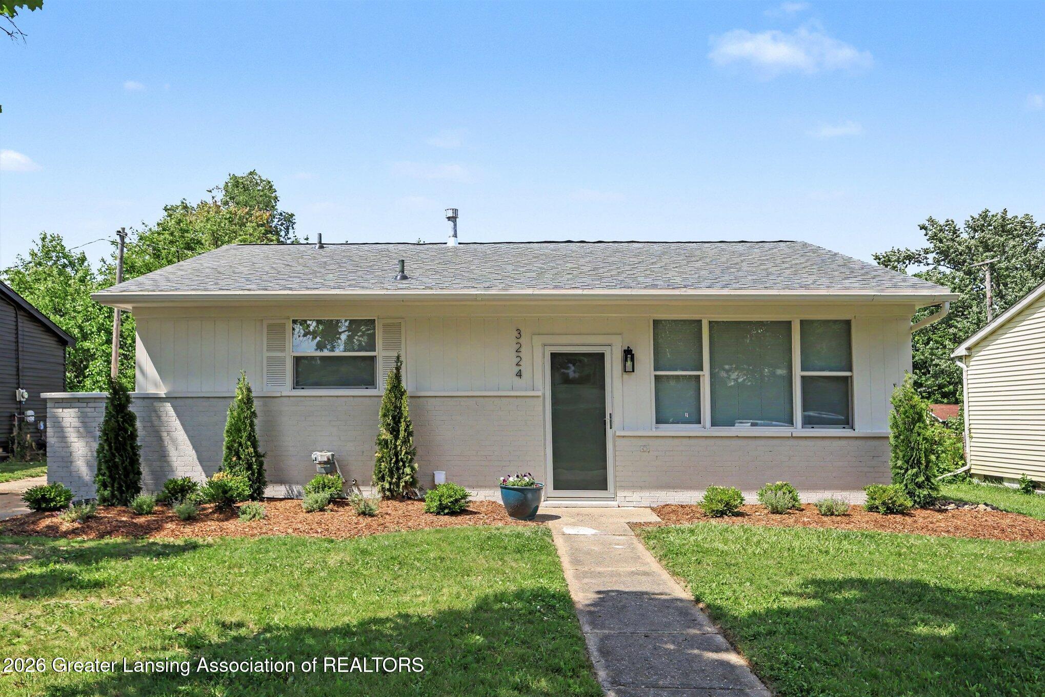 3224 Reo Road Lansing, MI 48911 - Photo 2 of 26 002_file_2052