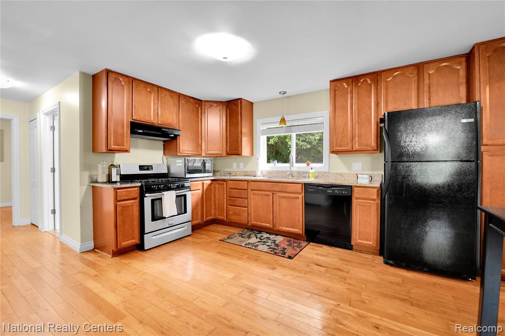 21135 Elwell Road Belleville, MI 48111 - Photo 5 of 35