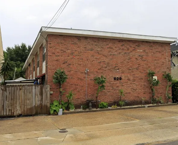 $1,250 | 629 Papworth Avenue, Unit F, Metairie, LA 70005