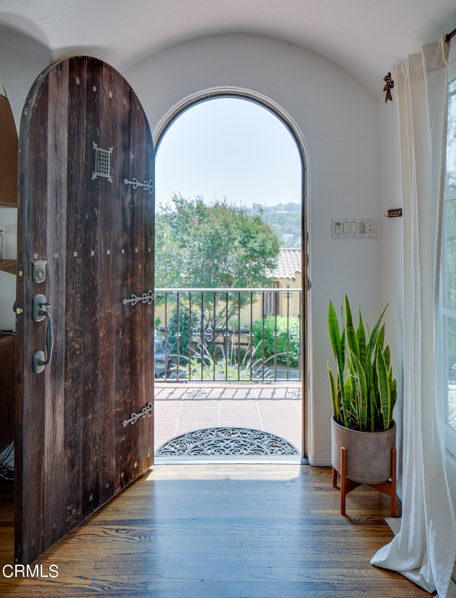 3937 Roderick Road Los Angeles, CA 90065 - Photo 5 of 33 _MLS-10