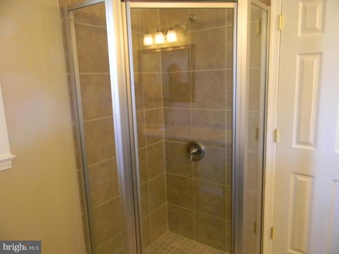 15811 Radwick Lane Silver Spring, MD 20906 - Photo 5 of 24 Bath (Master)