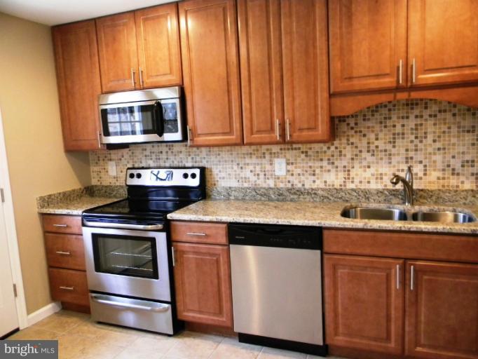 15811 Radwick Lane Silver Spring, MD 20906 - Photo 7 of 24 Kitchen