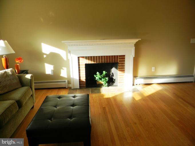 15811 Radwick Lane Silver Spring, MD 20906 - Photo 8 of 24 Living Room