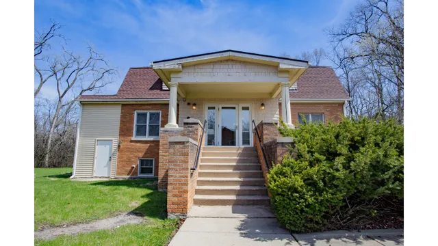 $2,500 | 1305 Oswego Road, Naperville, IL 60540