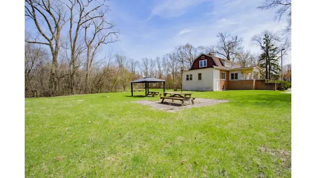 $2,500 | 1305 Oswego Road, Naperville, IL 60540