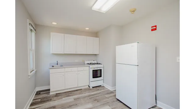 $2,500 | 1305 Oswego Road, Naperville, IL 60540