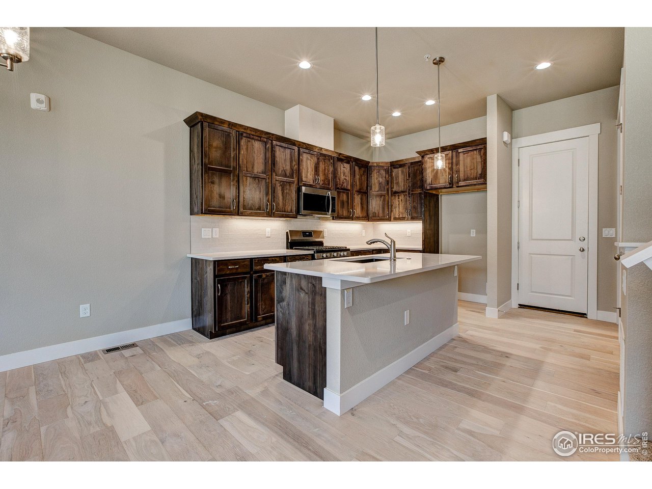 182 High Pt Drive Longmont, CO 80504 - Photo 3 of 33