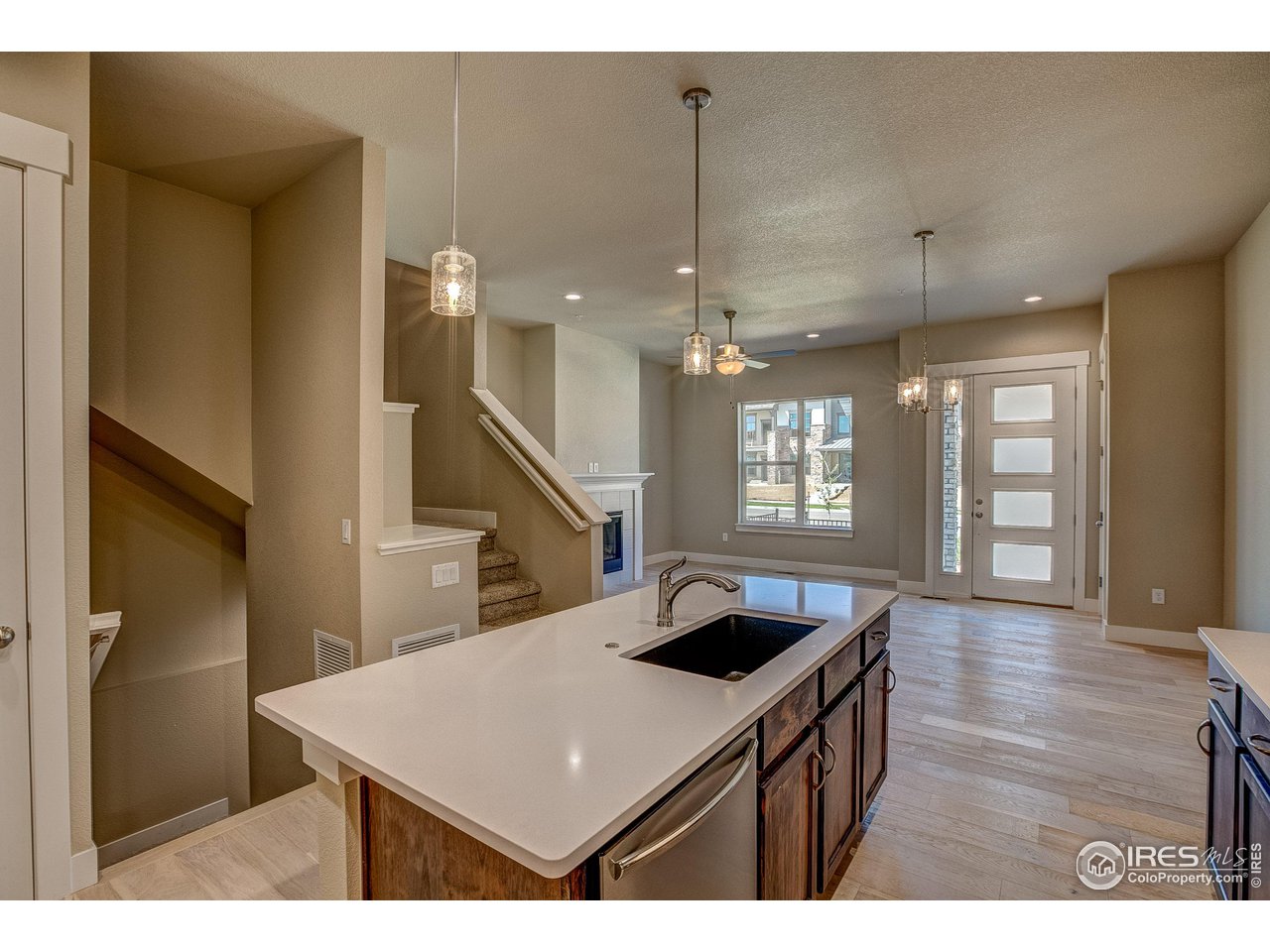 182 High Pt Drive Longmont, CO 80504 - Photo 4 of 33