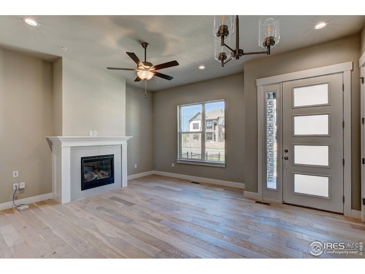 182 High Pt Drive Longmont, CO 80504 - Photo 6 of 33 Living Room